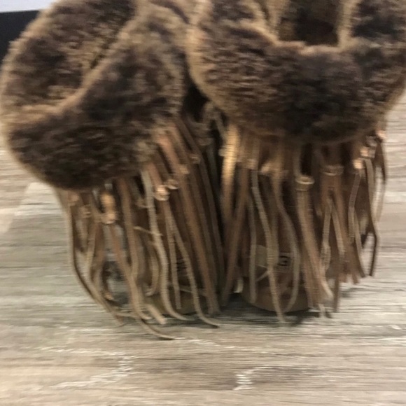 Classic Ugg Fringe metallic brown boots - Picture 6 of 9
